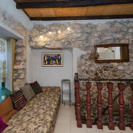 Apartamento Under Ancient Roofs Vrbnik Exterior foto