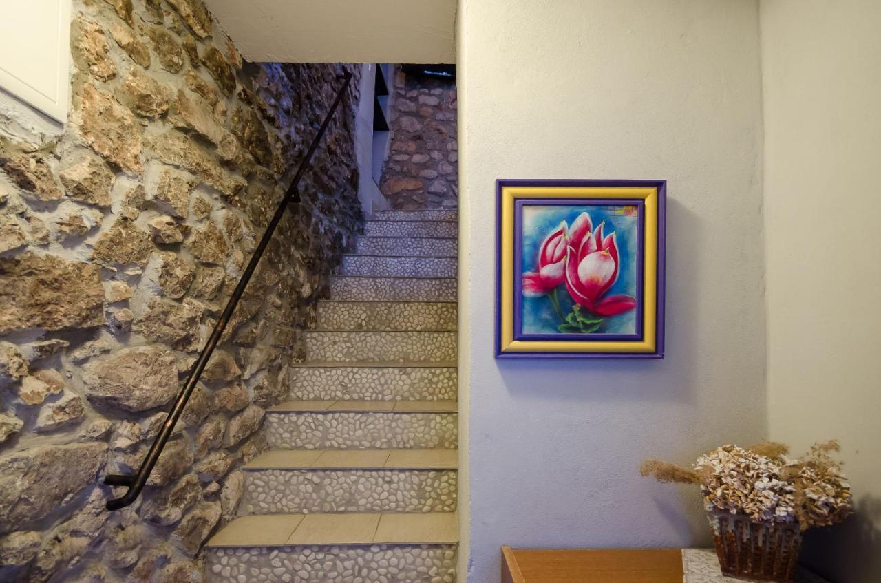 Apartamento Under Ancient Roofs Vrbnik Exterior foto